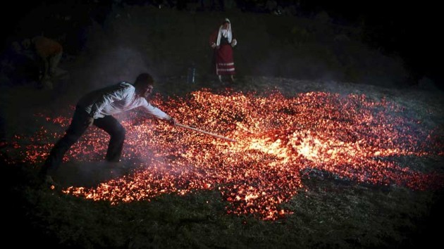 Bugarskite-tancari-koi-igraat-na-ogan (1).jpg