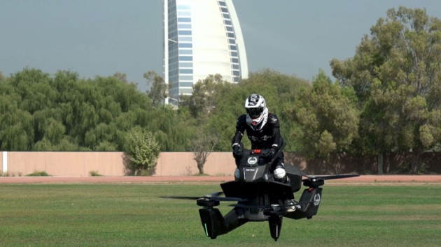 Policijata-vo-Dubai-zapocna-da-koristi-letecki-motori (1).jpg