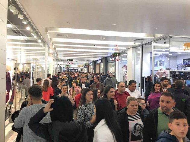 povekje-od-120000-lugje-za-vreme-na-black-friday-vo-skopje-city-mall-1.jpg