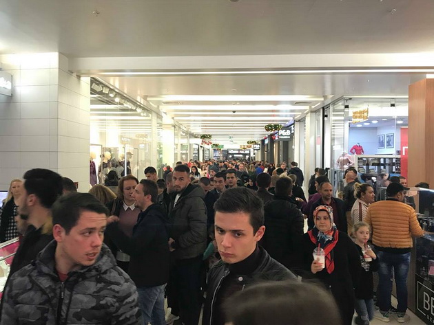 povekje-od-120000-lugje-za-vreme-na-black-friday-vo-skopje-city-mall-4.jpg