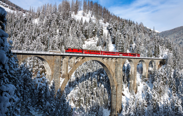Foto prikazna dozivejte gi svajcarskite alpi so najbavniot ekspresen voz vo svetot 6