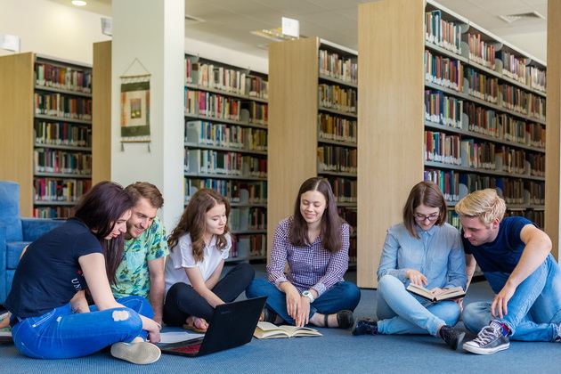 maerikanskiot-univerzitet-vo-bugarija-gi-podgotvuva-studentite-za-idnite-predizvici-so-diplomi-akreditirani-vo-sad-i-eu-01.jpg