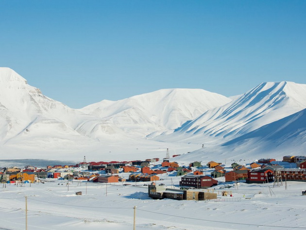 povekje-polarni-mechki-od-lugje-nema-grobishta-24-fakti-za-zivotot-vo-najseverniot-grad-na-svetot-02.jpg