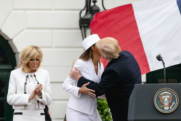 ignoriranje-na-godishninata-chador-ne-i-nudi-nezaboravni-momenti-od-donald-i-melanija-tramp-05.jpg