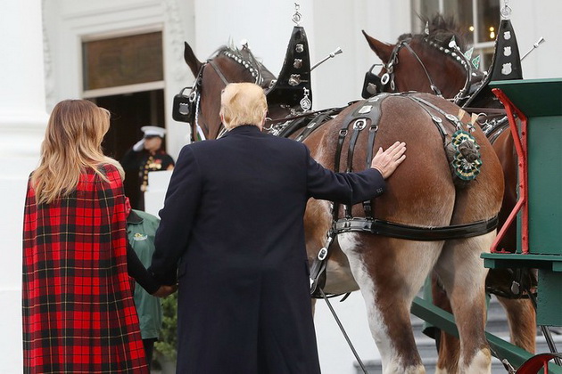 ignoriranje-na-godishninata-chador-ne-i-nudi-nezaboravni-momenti-od-donald-i-melanija-tramp-09.jpg