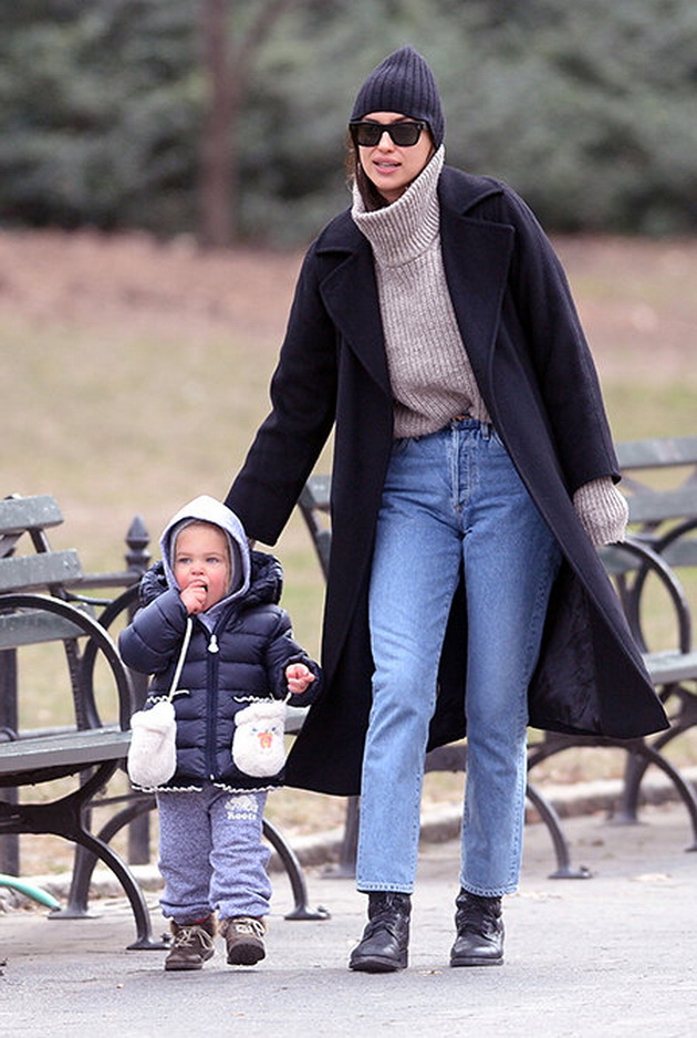 irina-shayk-so-majka-si-i-kerkickata-lea-niz-central-park-vo-new-york-3.jpg