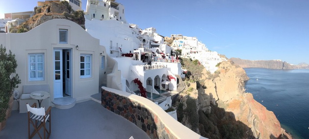 zoshto-ne-zhalam-za-parite-potrosheni-na-santorini-03.jpg