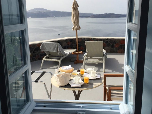 zoshto-ne-zhalam-za-parite-potrosheni-na-santorini-04.jpg