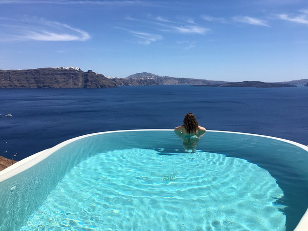 zoshto-ne-zhalam-za-parite-potrosheni-na-santorini-06.jpg