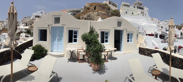 zoshto-ne-zhalam-za-parite-potrosheni-na-santorini-07.jpg