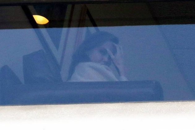 angelina-jolie-i-bradd-pitt-vidno-nervozni-i-luti-na-prvite-zaednicki-fotki-po-razvodot-05.jpg