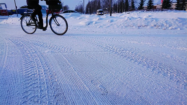 decinjata-vo-finska-odat-na-uciliste-so-velosipedi-i-na-17-stepeni-04.jpg