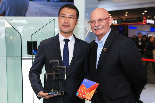 huawei-mate-x-proglasen-za-najdobar-nov-mobilen-telefon-na-svetskiot-kongres-vo-barselona-01.jpg