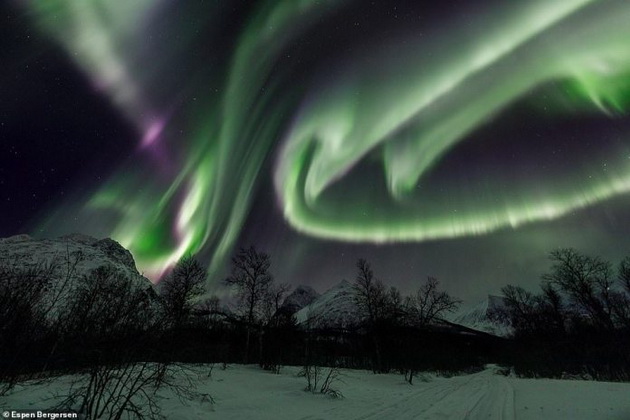 polarnata-svetlina-ulovena-od-avion-najubavite-fotki-od-aurora-borealis-na-norveshki-fotograf-10.jpg