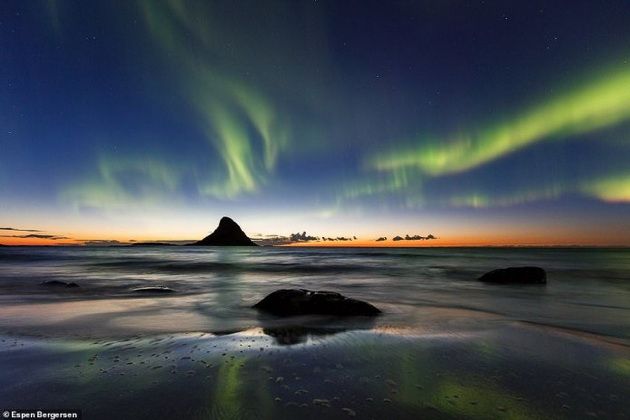 polarnata-svetlina-ulovena-od-avion-najubavite-fotki-od-aurora-borealis-na-norveshki-fotograf-11.jpg