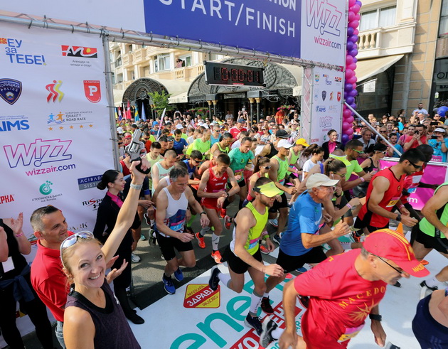 wizz-air-skopski-maraton-iznenaduva-so-sekoj-cekor-novi-medali-za-stafeten-maraton-prekrasni-maici-i-besplatni-grupni-treninzi-001.jpg