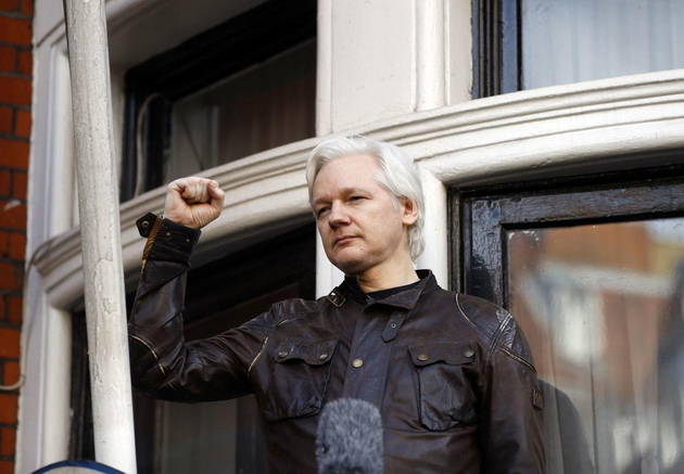 se-ozhenil-na-18-godini-tatko-mu-go-zapoznal-na-25-interesni-fakti-za-julian-assange-16.jpg