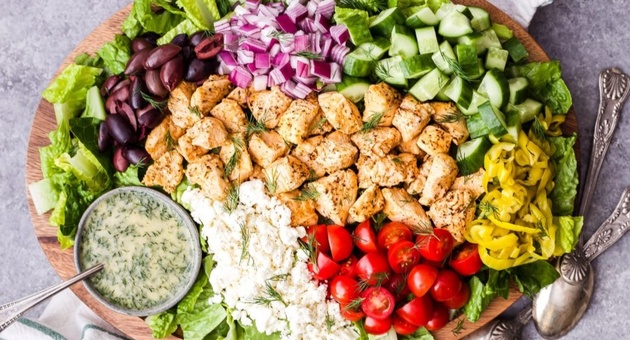 Rasturena-suflaki-salata-01.jpg