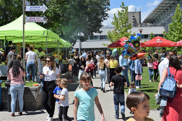 na-humanitarniot-bazar-vo-nova-se-sobraa-sredstva-za-dnevniot-centar-za-deca-na-ulica-01.jpg