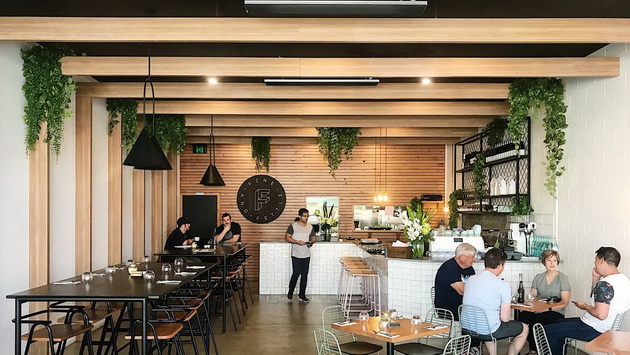 ne-mislev-deka-ste-bordel-restoran-stana-meta-na-kritiki-poradi-fotka-od-blogerka-05.jpg
