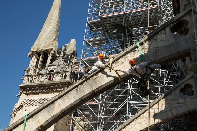 ekskluzivni-fotografii-kako-izgledaat-obidite-za-spasuvanje-na-bogorodichnata-crkva-vo-pariz-07.jpg