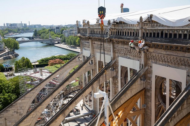 ekskluzivni-fotografii-kako-izgledaat-obidite-za-spasuvanje-na-bogorodichnata-crkva-vo-pariz-10.jpg