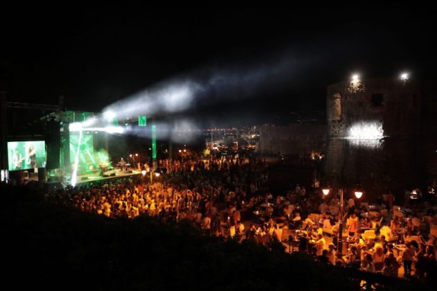 turistickata-organizacija-na-budva-go-odbeleza-15tiot-rodenden-i-denot-na-drzavnosta-so-koncerti-i-ognomet-2.jpg