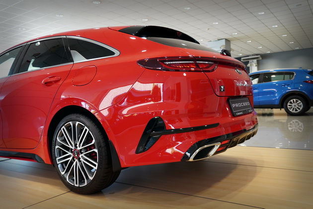 pochuvstvuvajte-ja-vozbudata-na-vistinskite-performansi-so-noviot-kia-proceed-02.jpg