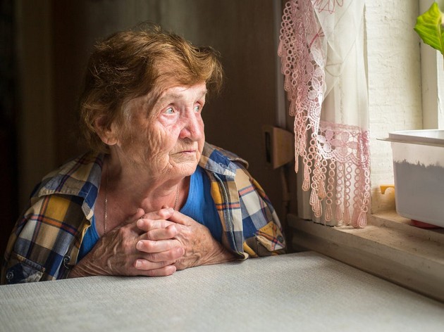 ne-stavajte-ja-rabotata-pred-semejstvoto-i-prijatelite-zhivotni-soveti-od-postarite-lugje-02.jpg
