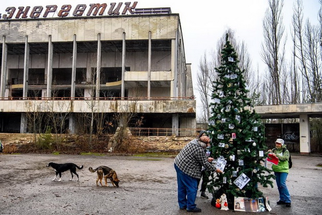 nova-godina-vo-chernobil-nakitena-prvata-elka-po-katastrofata-05.jpg