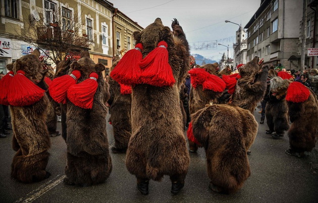 novogodishni-tradicii-vo-zemjite-niz-svetot-koi-se-neochekuvani-za-turistite-11.jpg