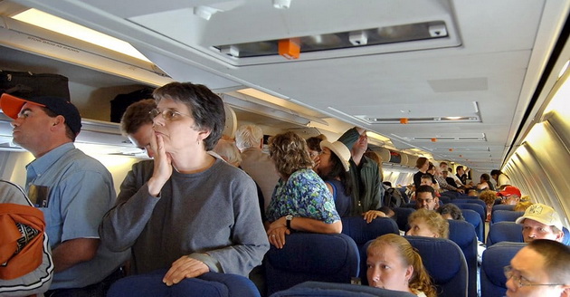 raboti-sto-sakam-da-gi-prasam-lugjeto-sto-stanuvaat-uste-pred-da-sleta-avionot-001.jpg
