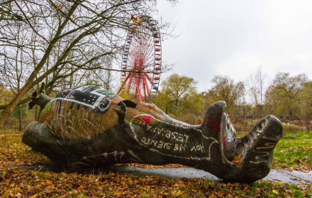 shprepark napusten zabaven park vo berlin so rolerkosteri i donosaurusi vo prirodna golemina 8