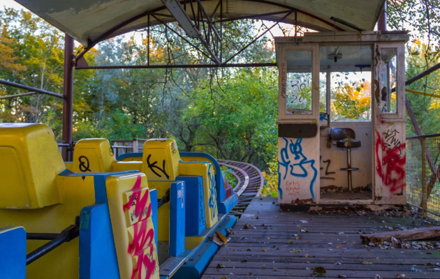 shprepark napusten zabaven park vo berlin so rolerkosteri i donosaurusi vo prirodna golemina 6