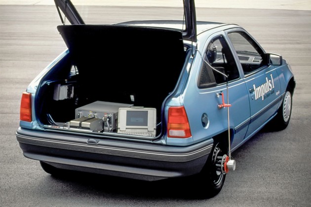 dolga-tradicija-na-elektrichni-avtomobili-na-opel-01.jpg
