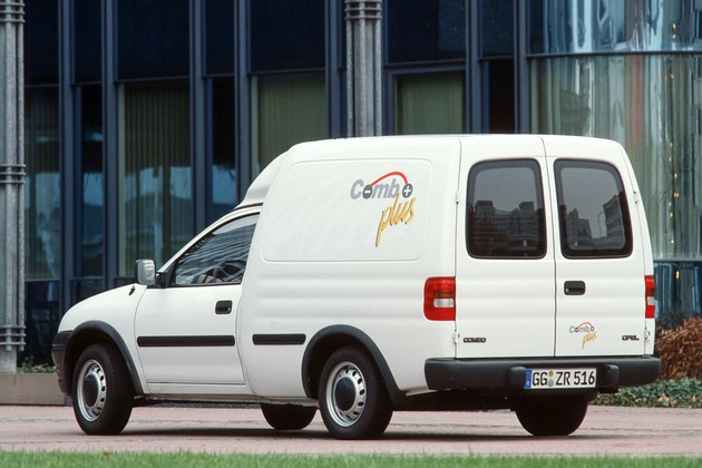 dolga-tradicija-na-elektrichni-avtomobili-na-opel-03.jpg