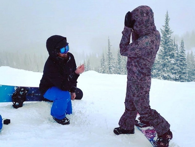 ja-otkazhale-svadbata-so-200-gosti-i-se-venchale-rechisi-sami-na-pokrivot-od-zgradata-foto-02.jpg