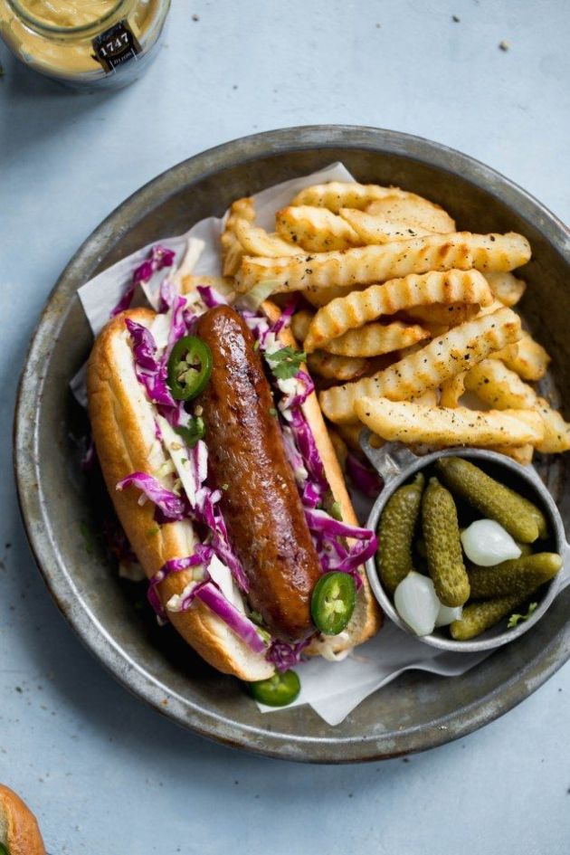 Hot-dog-so-germanski-kolbasi-vo-pivo-so-Dizon-senf (3).jpg