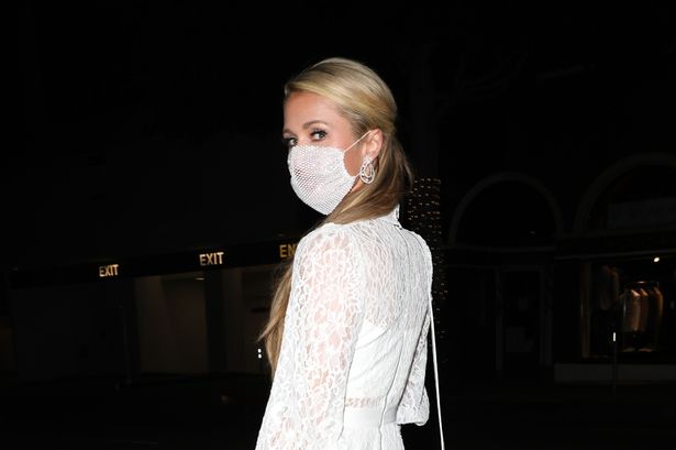 logikata-i-e-slaba-strana-paris-hilton-nosi-dijamantska-zashtitna-maska-so-mrezha-07.jpg