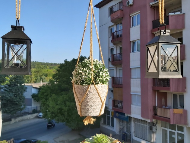 odlichno-uredena-terasa-od-3-metri-kvadratni-na-gosti-kaj-eleonora-od-skopje-foto-07.jpg
