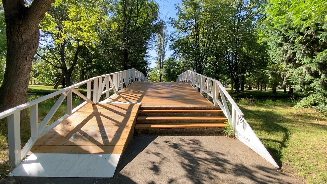 renovirani-site-19-mostovi-vo-vtoriot-del-na-gradski-park-so-donacija-od-halkbank-kon-grad-skopje05.jpeg