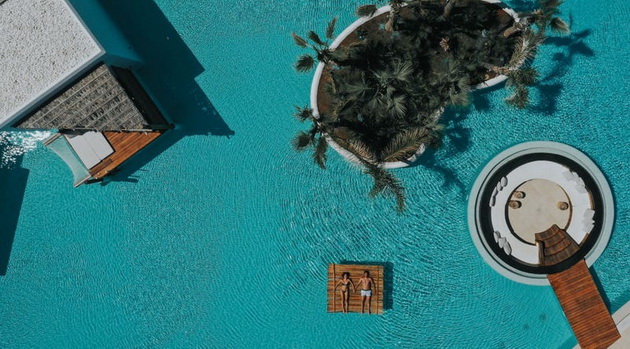 hotel-na-grchkiot-ostrov-krit-ima-bungalovi-nad-voda-isto-kako-na-maldivite-foto-11.jpg