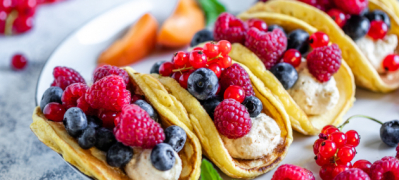 sovrshen leten desert mini takosi so fil od biskviti i svezho ovoshje 01 povekje