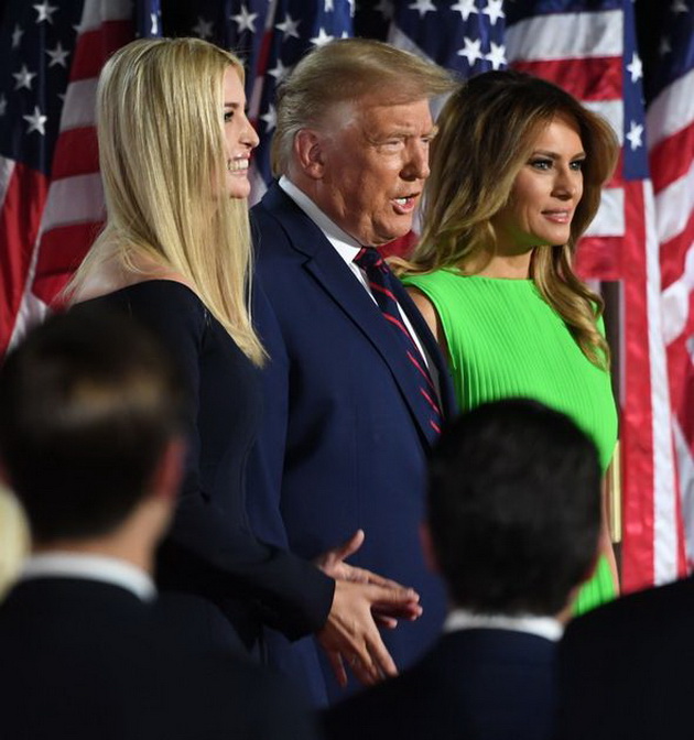 omrazata-pomegju-ivanka-i-melanija-tramps-najnoviot-moden-pogodok-na-melanija-03.jpg