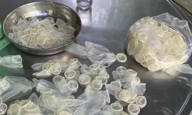 vo-vietnam-konfiskuvani-nad-300-000-iskoristeni-prezervativi-ischisteni-i-podgotveni-za-prodazhba-02.jpg