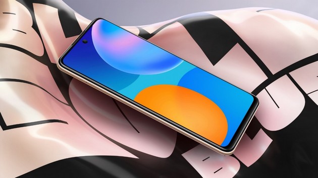 huawei-p-smart-2021-pristigna-na-makedonskiot-pazar-so-quad-kamera-stilski-dizajn-i-baterija-od-5000mah-02.jpg