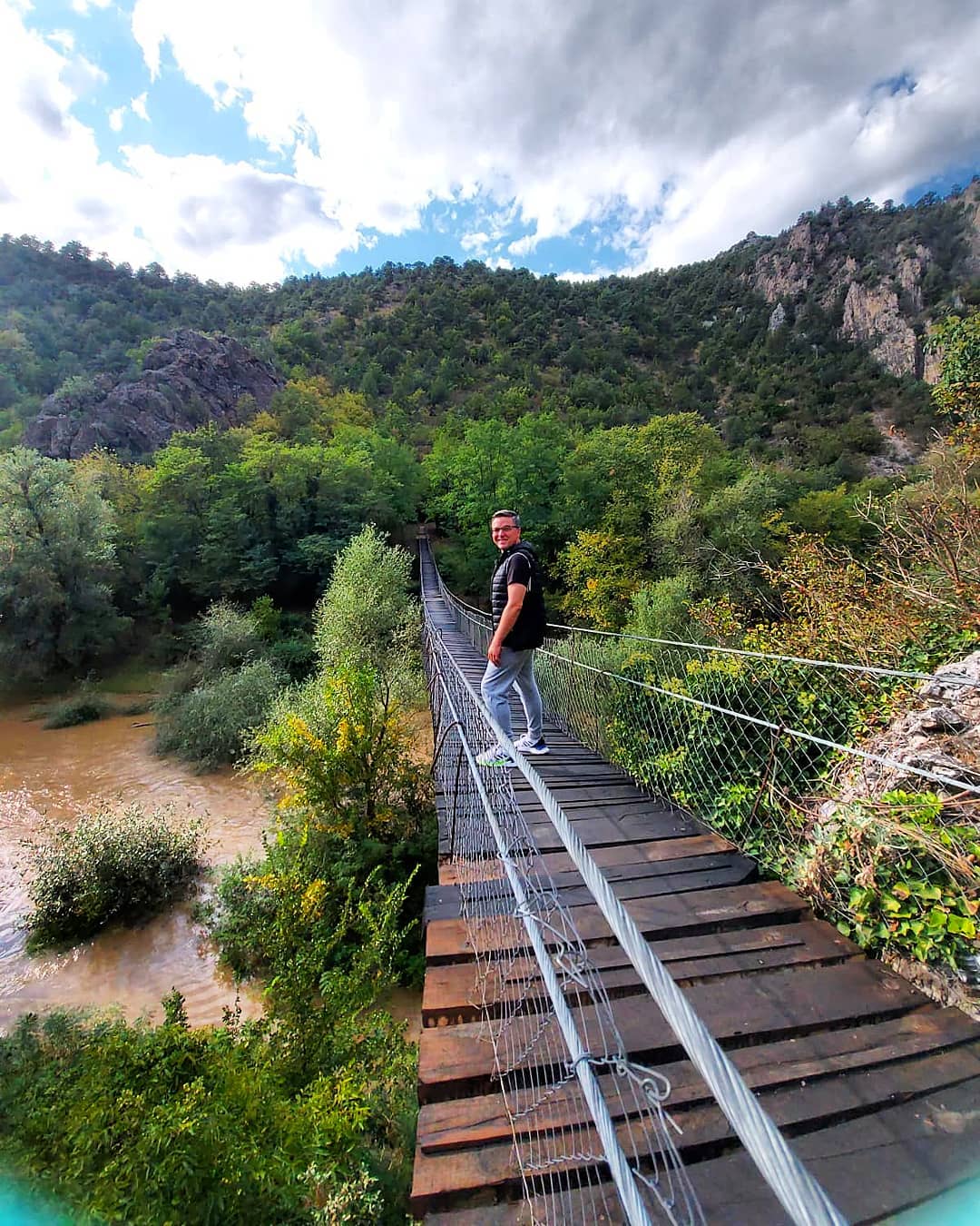 kozhle-i-drveniot-stojanov-most-omilenata-novalokacija-na-instagradmziite-za-fotkanje-foto-07.jpg