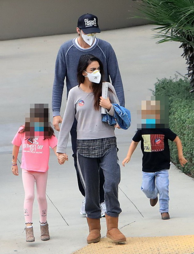mila-kunis-rechisi-neprepoznatliva-na-proshetka-so-eshton-kucher-i-decata-foto-09.jpg