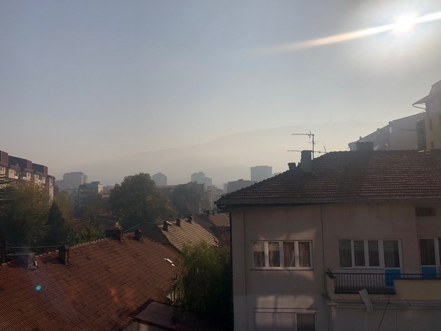 foto-na-denot-skopje-denes-zagadeno-i-zamagleno-barem-gledame-shto-disheme-02.jpg