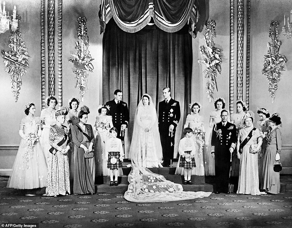 kralicata-elizabeta-94-i-princot-filip-99-slavat-73-godini-brak-vitalni-i-srekjni-chitaat-chestitki-od-vnucite-06.jpg